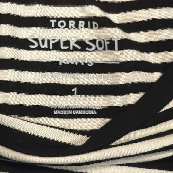 1X Black and White Striped Women's Top - Picture 3 of 8